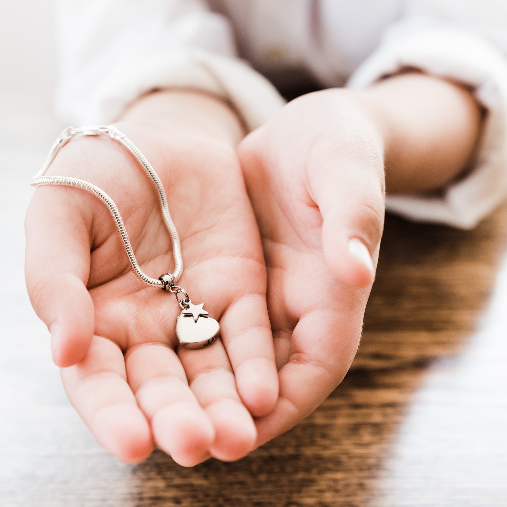 Bracelet to hold ashes discount